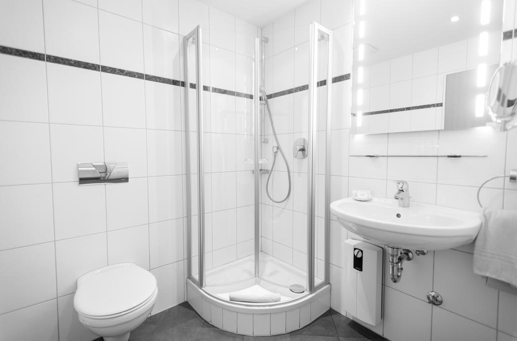 Rheinterrassen Hotel Cafe Restaurant Widdig Dış mekan fotoğraf